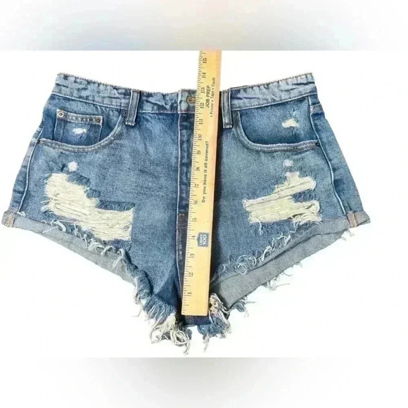 Fashion Nova Cooper Distressed Hi Rise Denim Shorts size Large - Picture 4 of 6